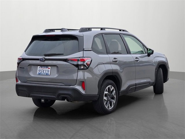 2025 Subaru Forester Premium photo 4