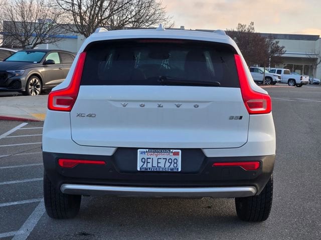2023 Volvo XC40 Plus Bright Theme photo 4