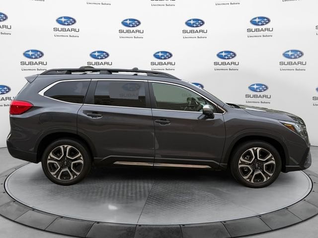 2023 Subaru Ascent Limited photo 2