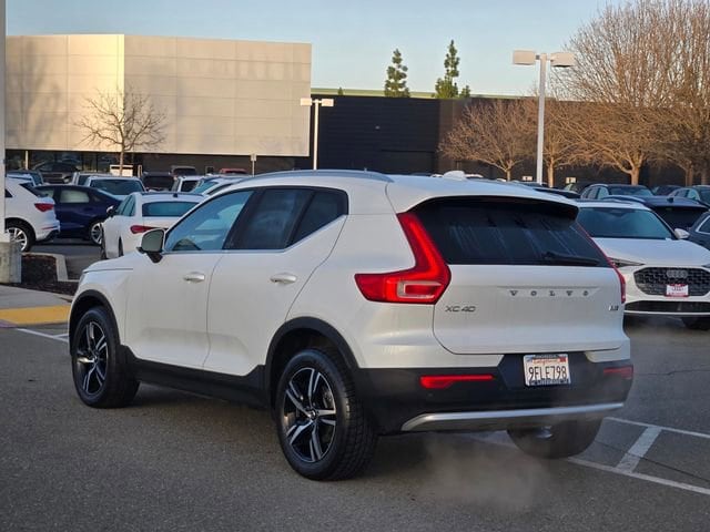 2023 Volvo XC40 Plus Bright Theme photo 5