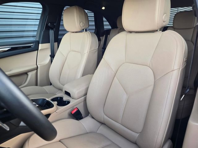 2025 Porsche Macan photo 4