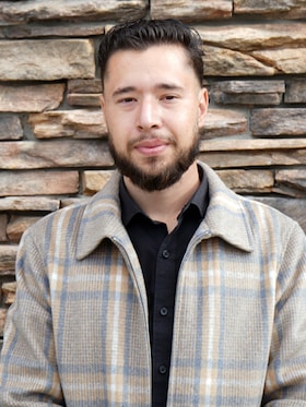 Staff member Danyal R. from 57338f245370
