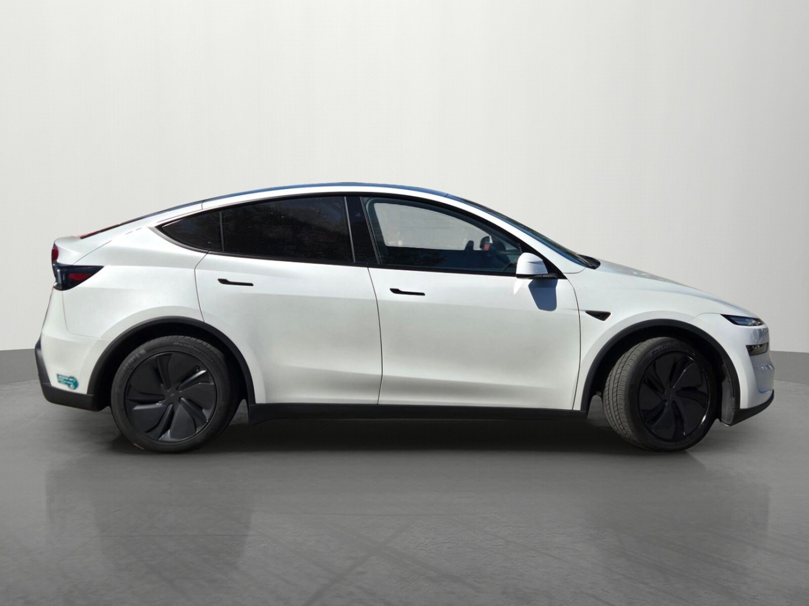2026 Tesla Model Y Long Range photo 3