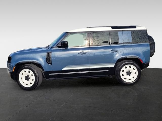 2024 Land Rover Defender S photo 2