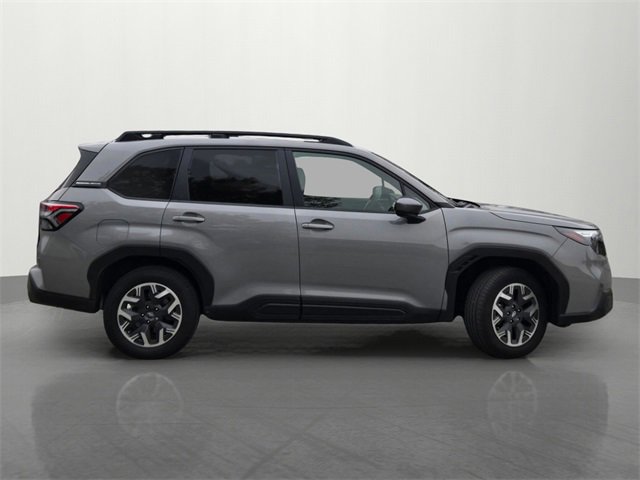 2025 Subaru Forester Premium photo 3