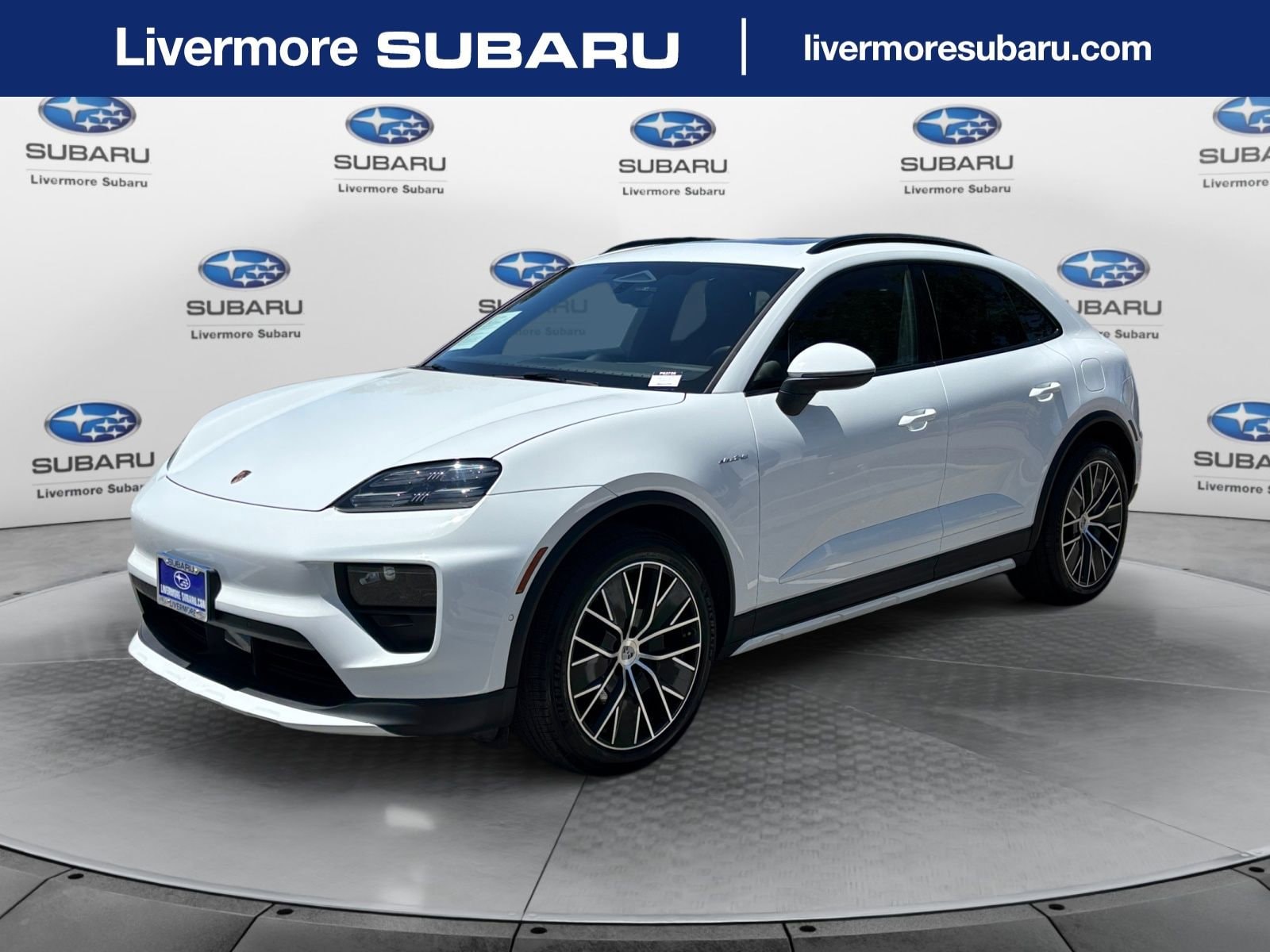 2025 Porsche Macan Macan 4 Electric's photo