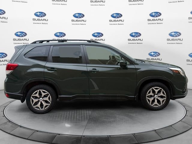 2023 Subaru Forester Premium photo 2