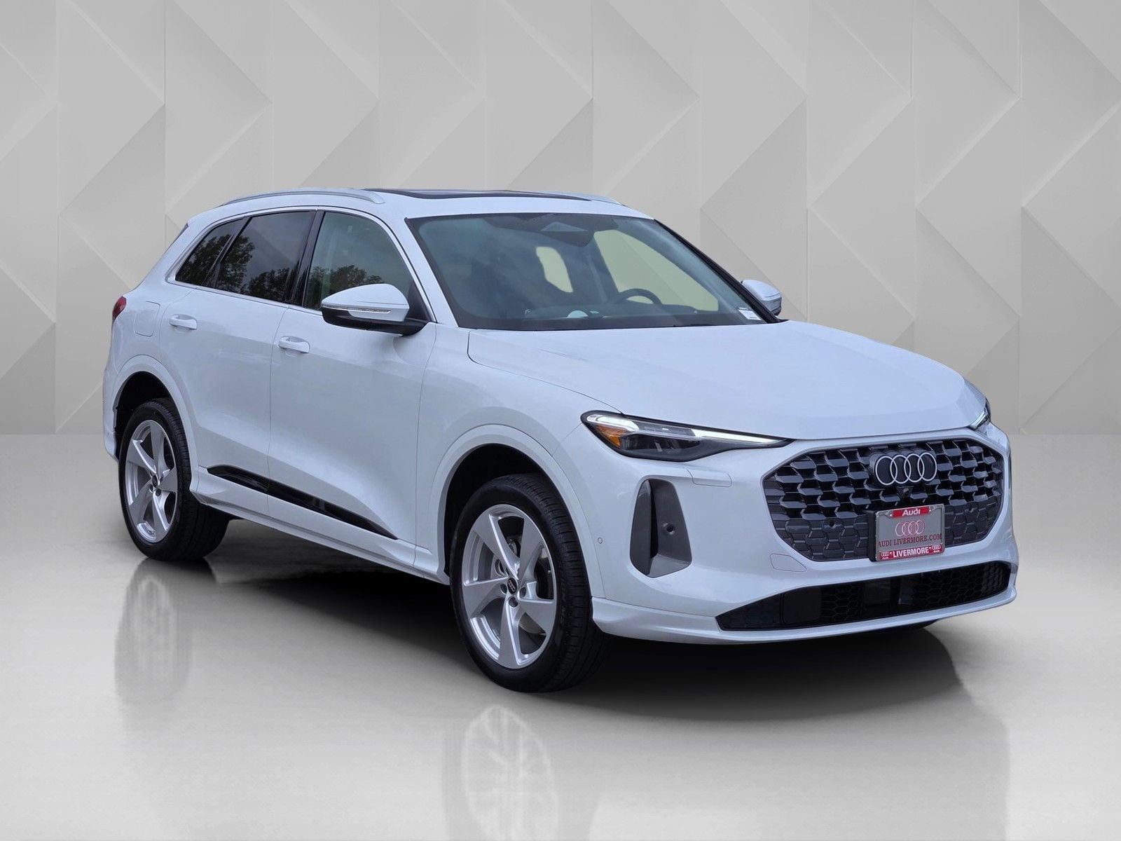 2025 Audi Q5 40 Premium Plus's photo