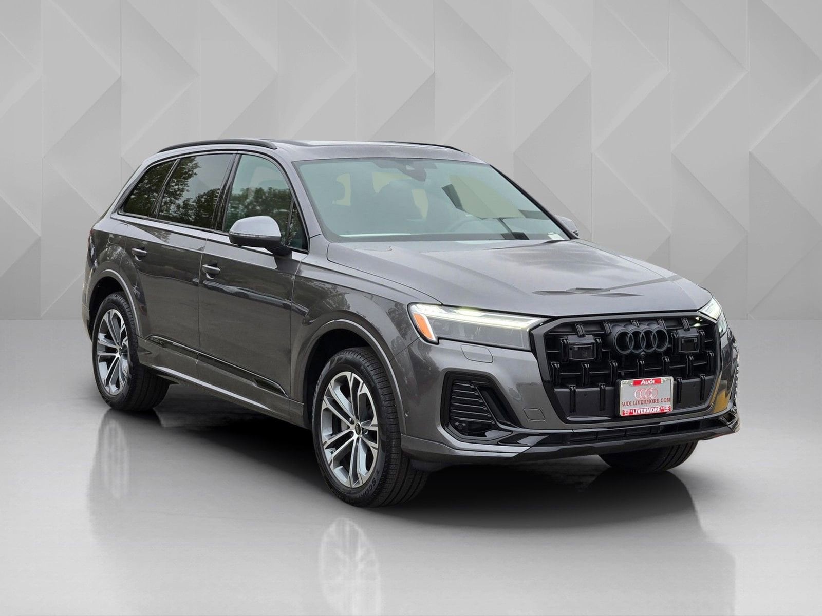 2025 Audi Q7 45 Premium Plus quattro Tiptronic's photo