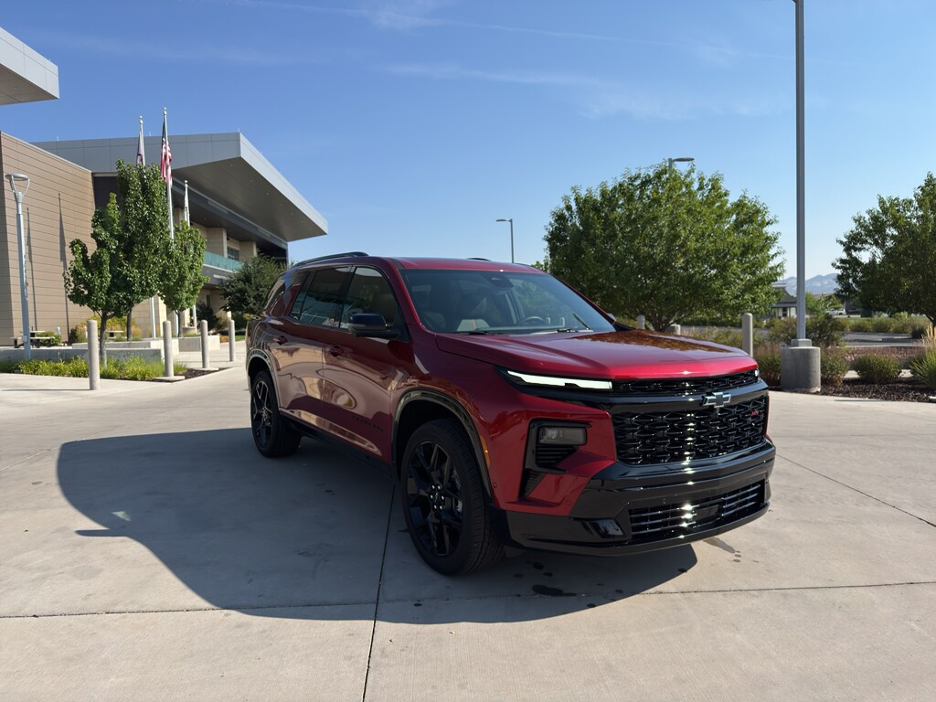 Used 2025 Chevrolet Traverse RS SUV