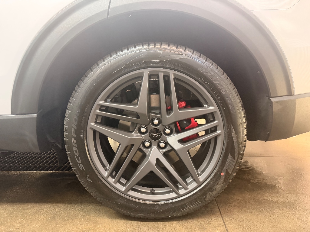 2026 Ford Explorer ST - Photo 17