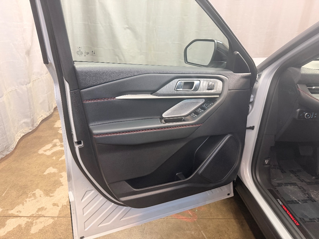 2026 Ford Explorer ST - Photo 8