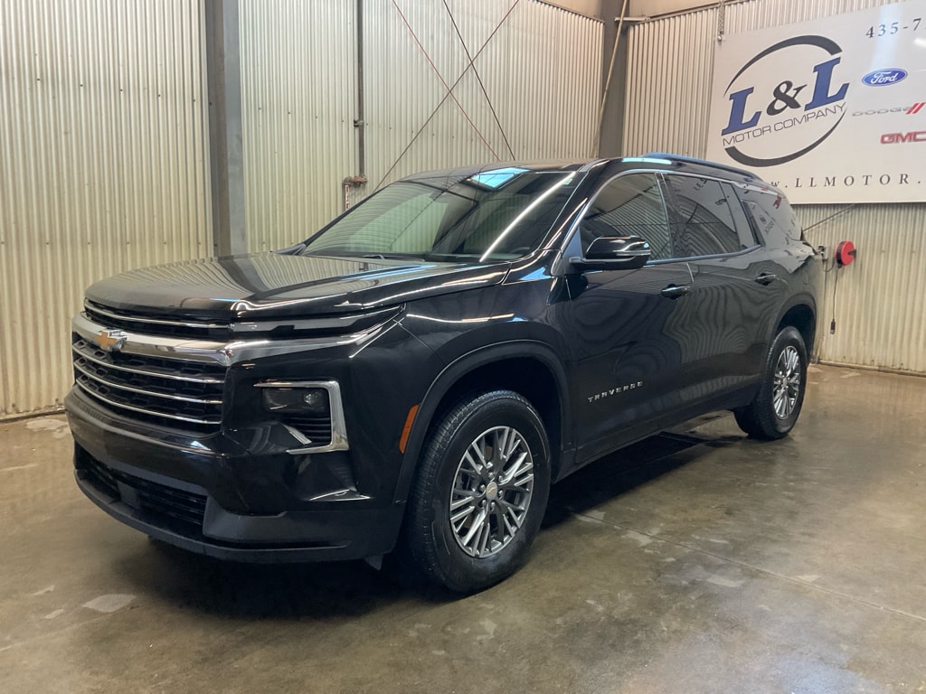 Used 2025 Chevrolet Traverse LT SUV
