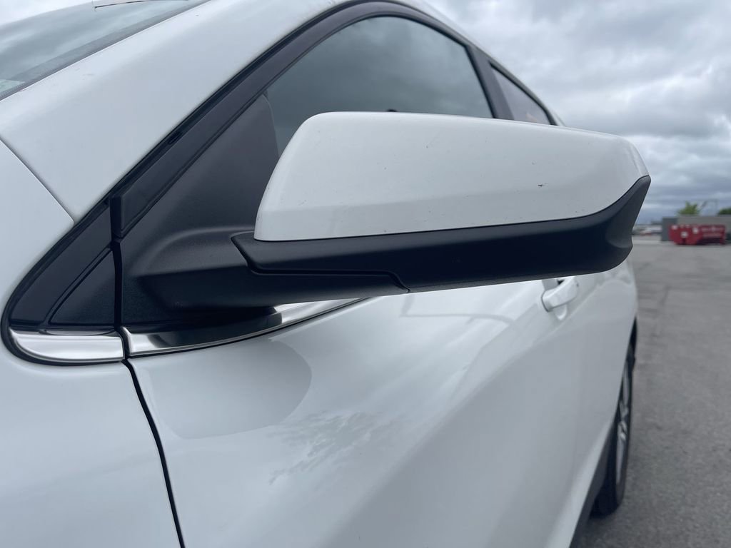 2024 Chevrolet Equinox LT photo 2
