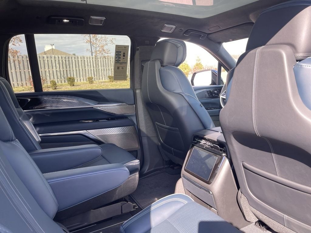 2025 Cadillac Escalade IQ Luxury 2 - Photo 39