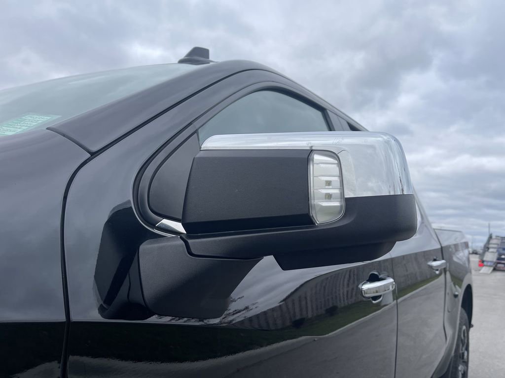 2023 Chevrolet Silverado 1500 LTZ photo 3