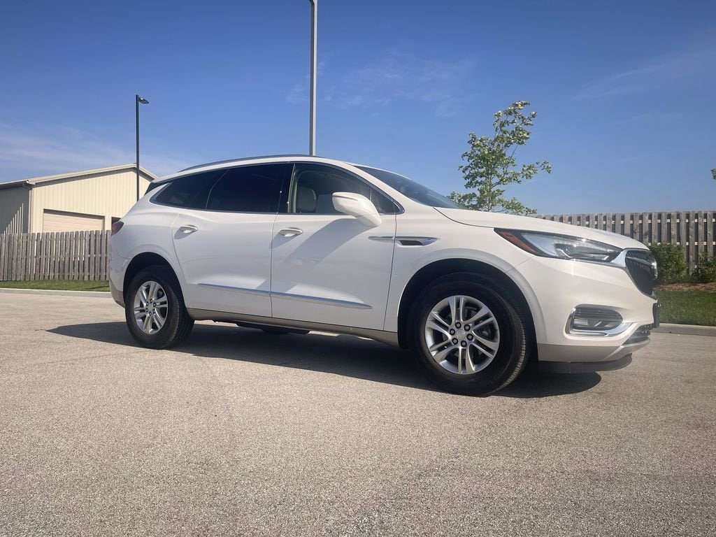 2020 Buick Enclave Essence's photo