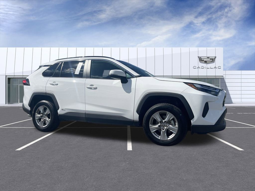 2024 Toyota RAV4 XLE's photo