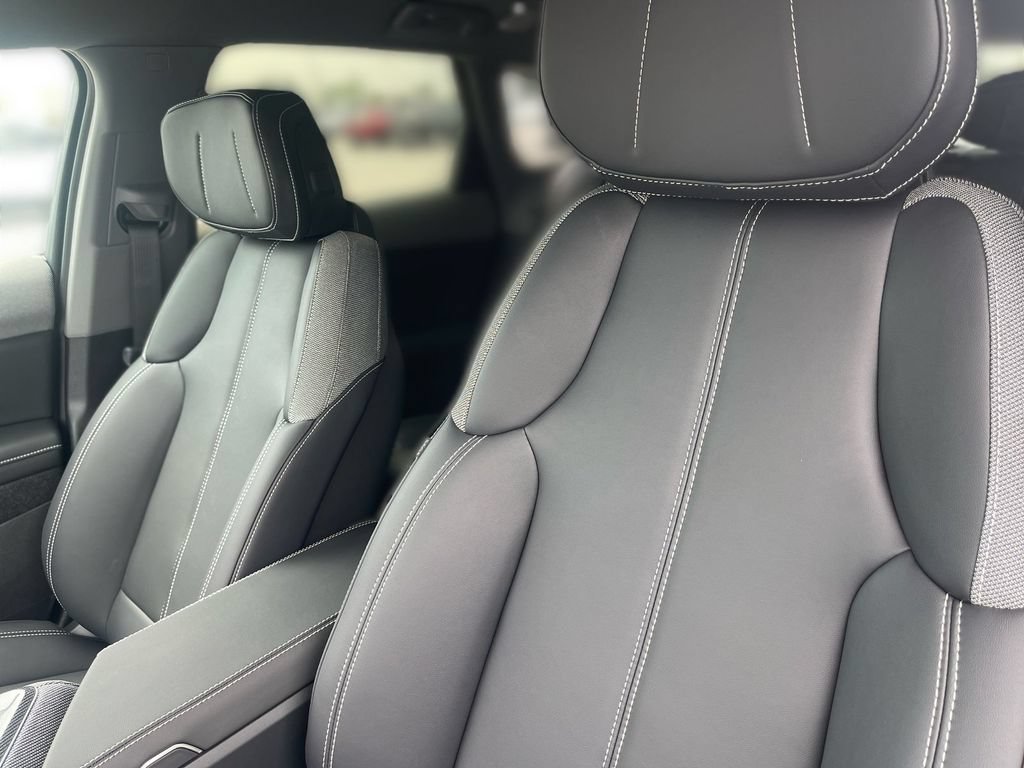 2027 Cadillac OPTIQ Luxury - Photo 17