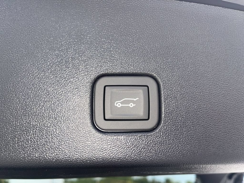 2027 Cadillac OPTIQ Luxury - Photo 16
