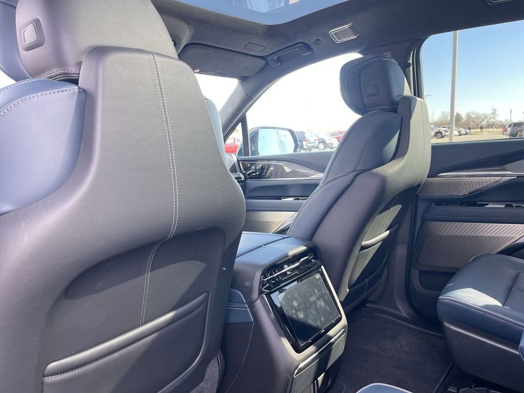 2025 Cadillac Escalade IQ Luxury 2 - Photo 37