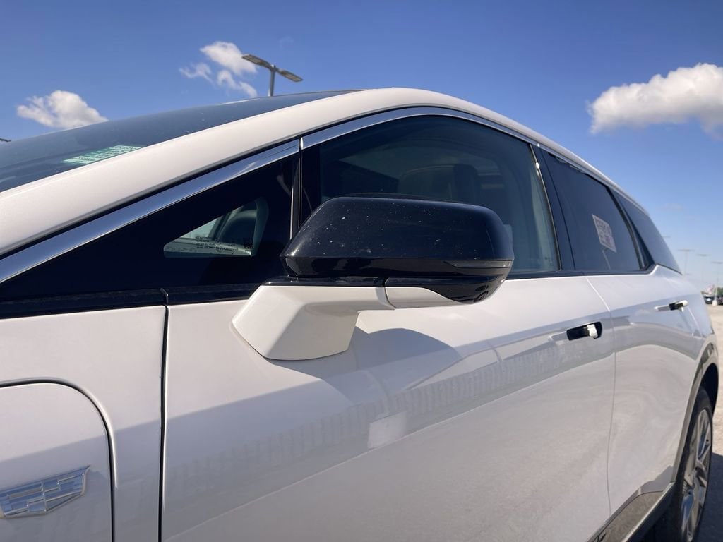 Certified 2025 CADILLAC OPTIQ Luxury 2 SUV