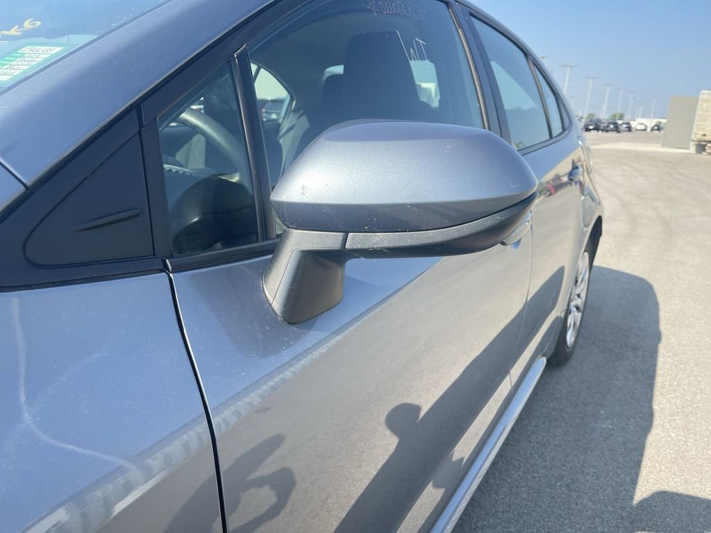 2023 Toyota Corolla LE photo 3
