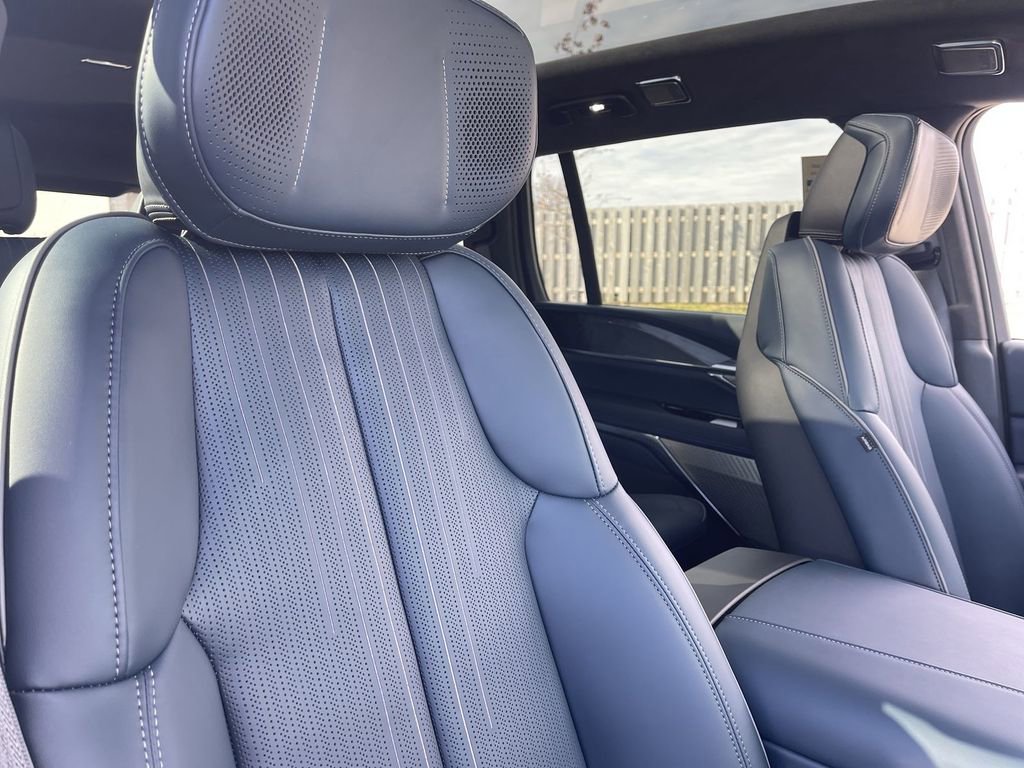 2025 Cadillac Escalade IQ Luxury 2 - Photo 41