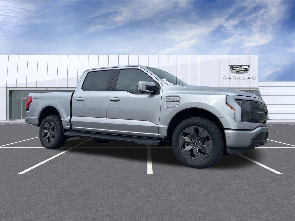 2022 Ford F-150 Lightning Lariat's photo