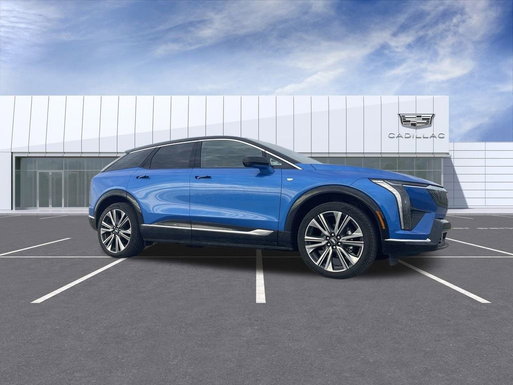 2025 Cadillac OPTIQ Luxury 2's photo