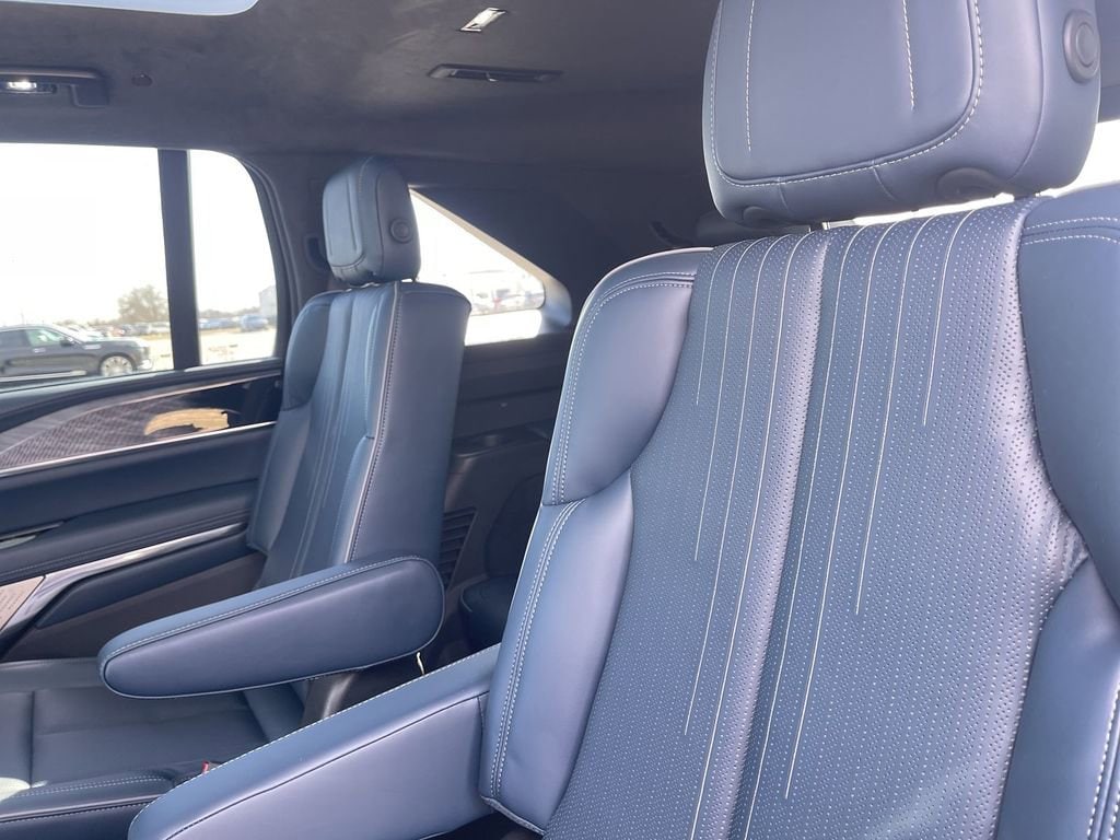 2025 Cadillac Escalade IQ Luxury 2 - Photo 36