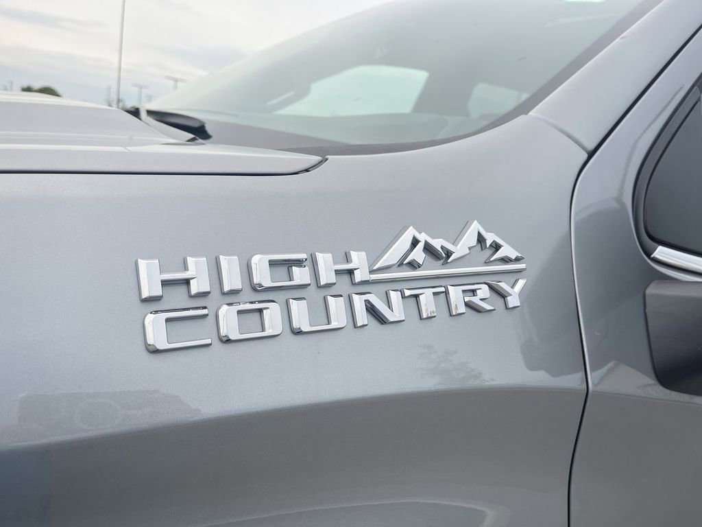 2024 Chevrolet Silverado 1500 High Country photo 3
