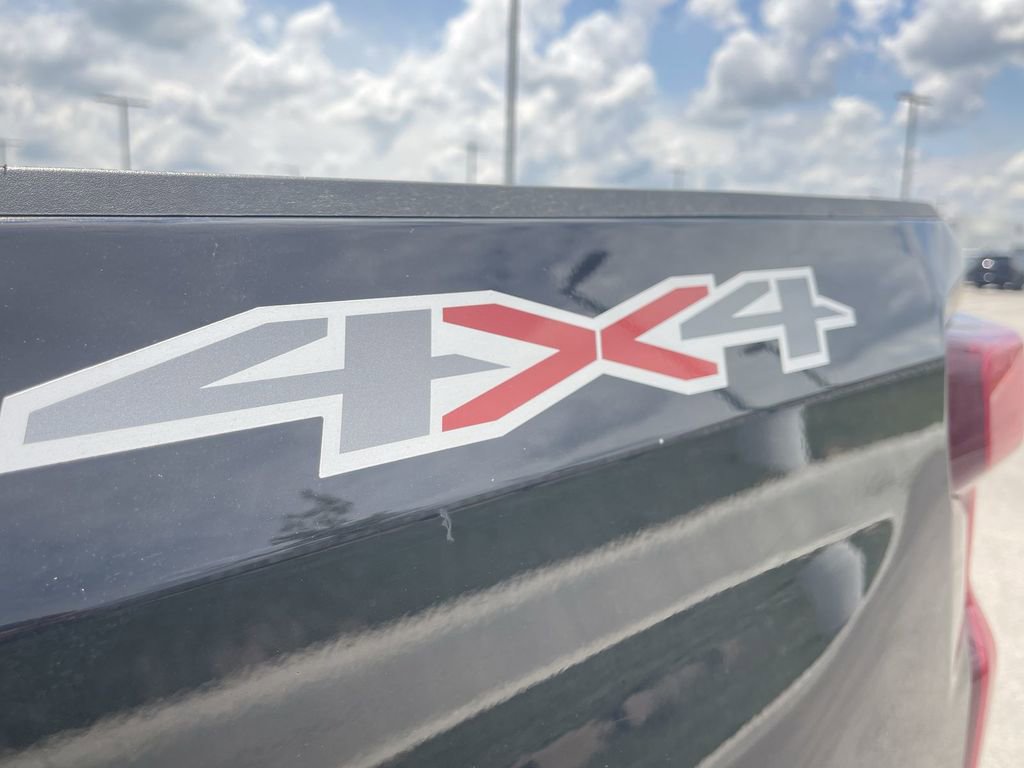 2024 Chevrolet Silverado 1500 LT photo 2