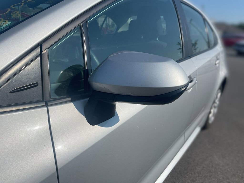2023 Toyota Corolla LE photo 3