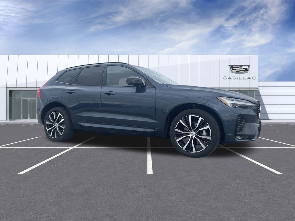 2024 Volvo XC60 Plus's photo