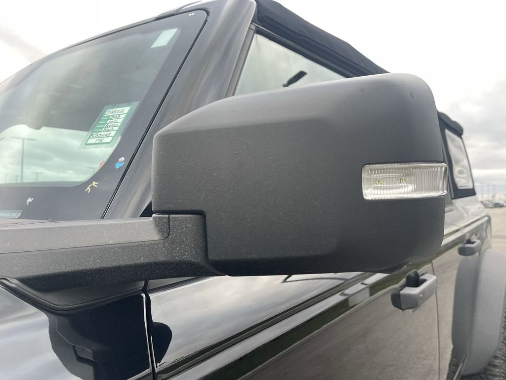 2023 Ford Bronco Wildtrak photo 2