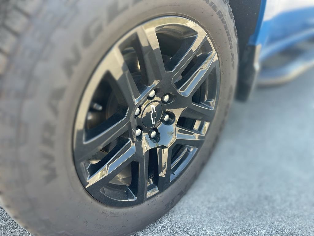 2024 Chevrolet Silverado 1500 Custom photo 2