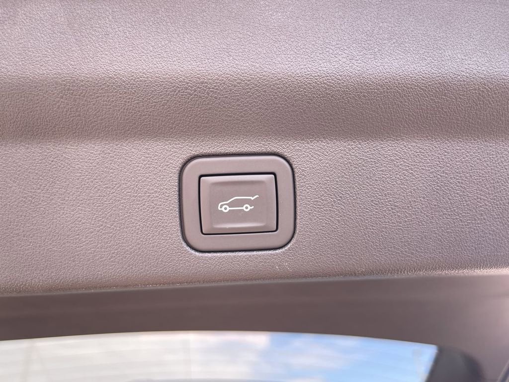 2025 Cadillac Escalade IQ Luxury 2 - Photo 16