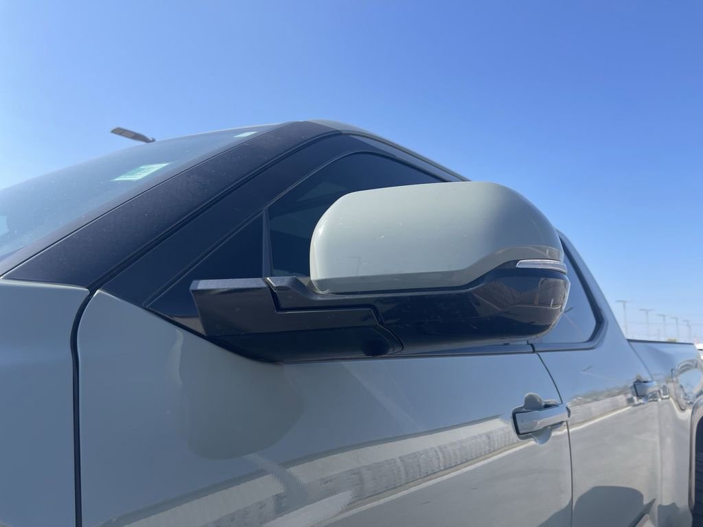 2024 Toyota Tundra Platinum photo 2