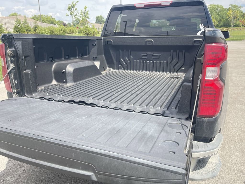2024 Chevrolet Silverado 1500 LT photo 3