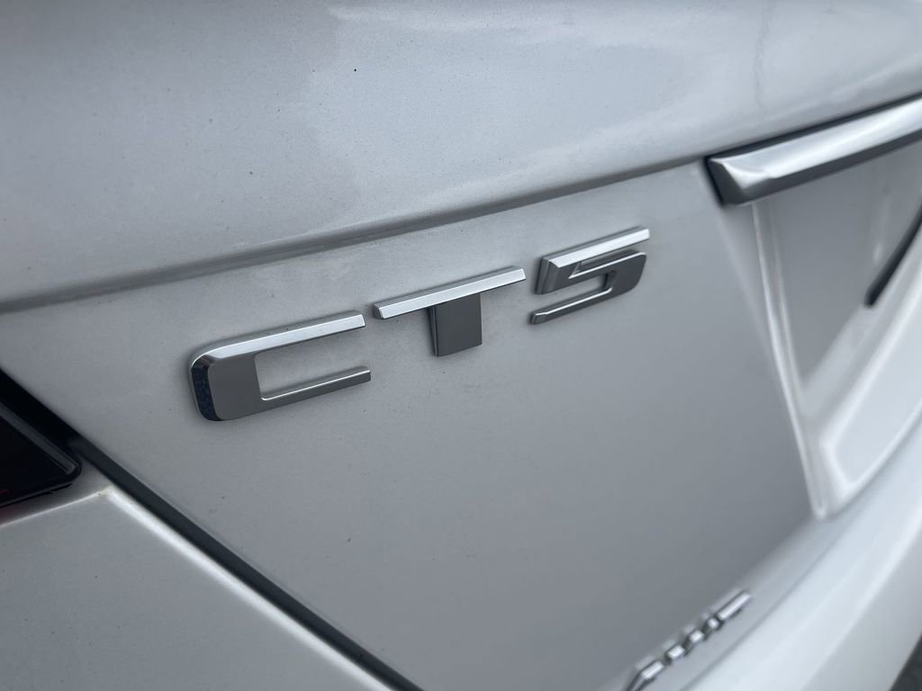 2022 Cadillac CT5 Luxury photo 2