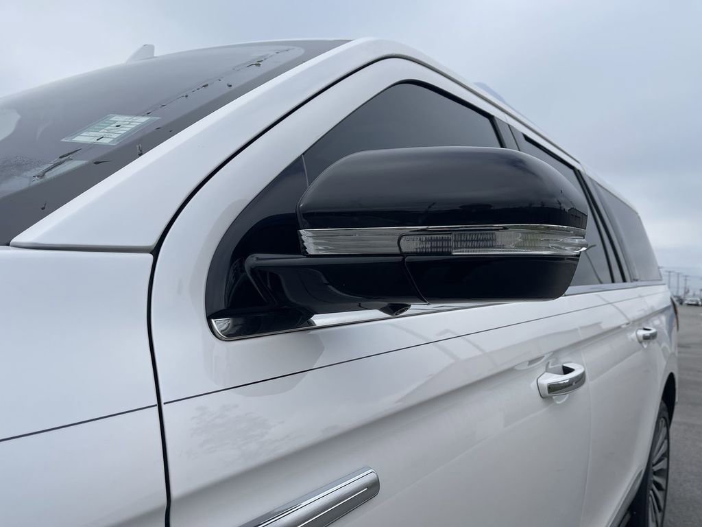 2019 Lincoln Navigator L Reserve photo 3