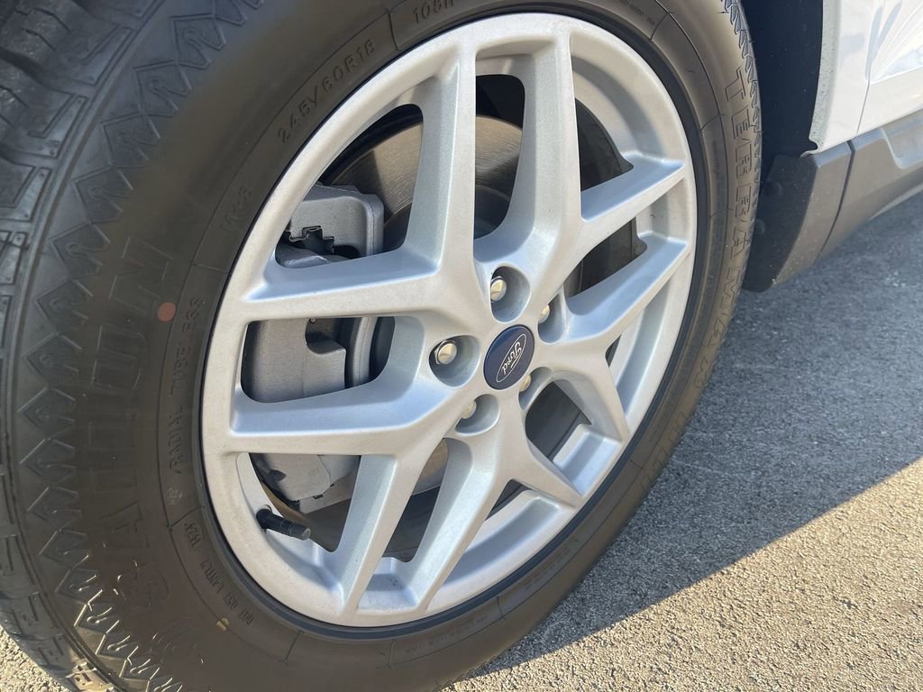 2021 Ford Edge SEL photo 2