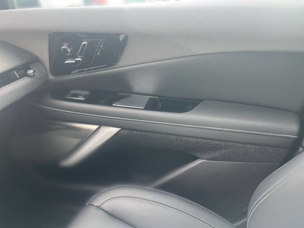 2027 Cadillac OPTIQ Luxury - Photo 28