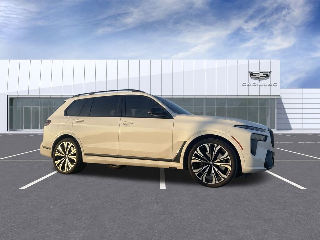 2023 BMW X7 M60i's photo