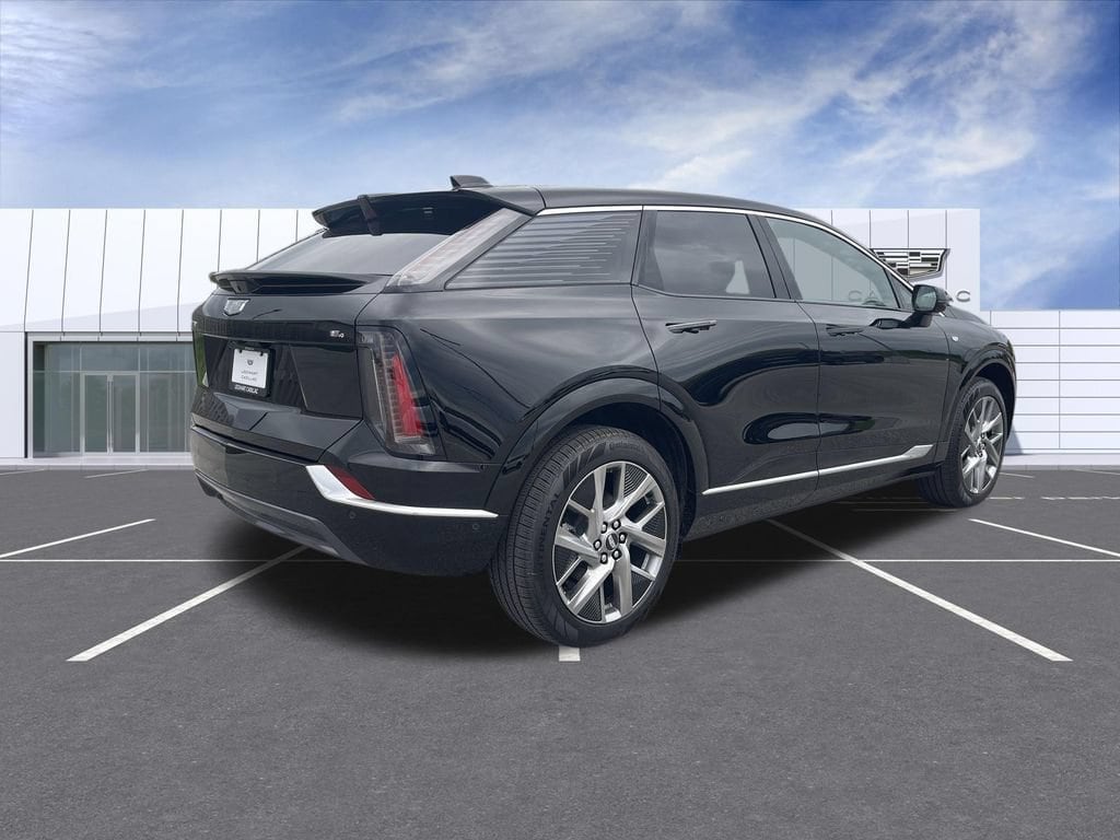 2027 Cadillac OPTIQ Luxury - Photo 8