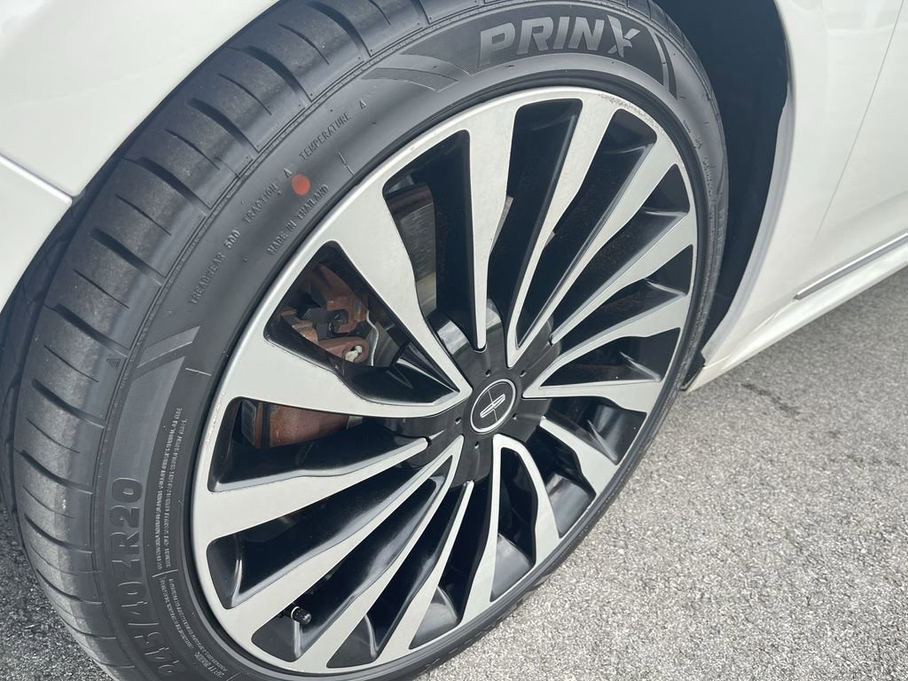 2017 Lincoln Continental Black Label photo 2