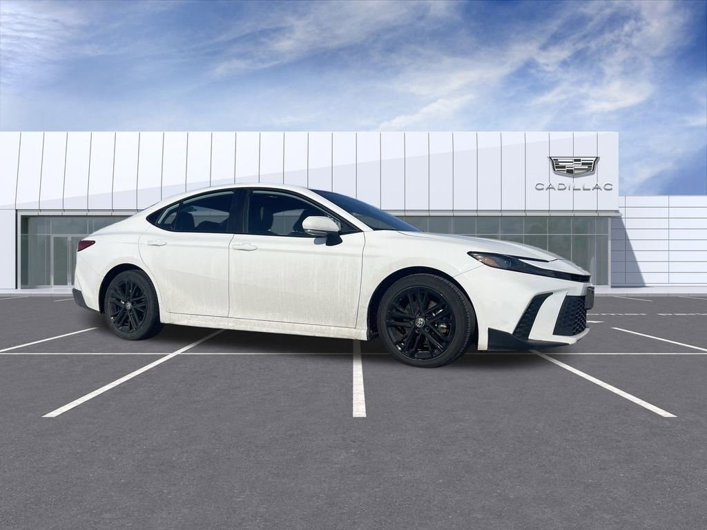 2025 Toyota Camry LE's photo