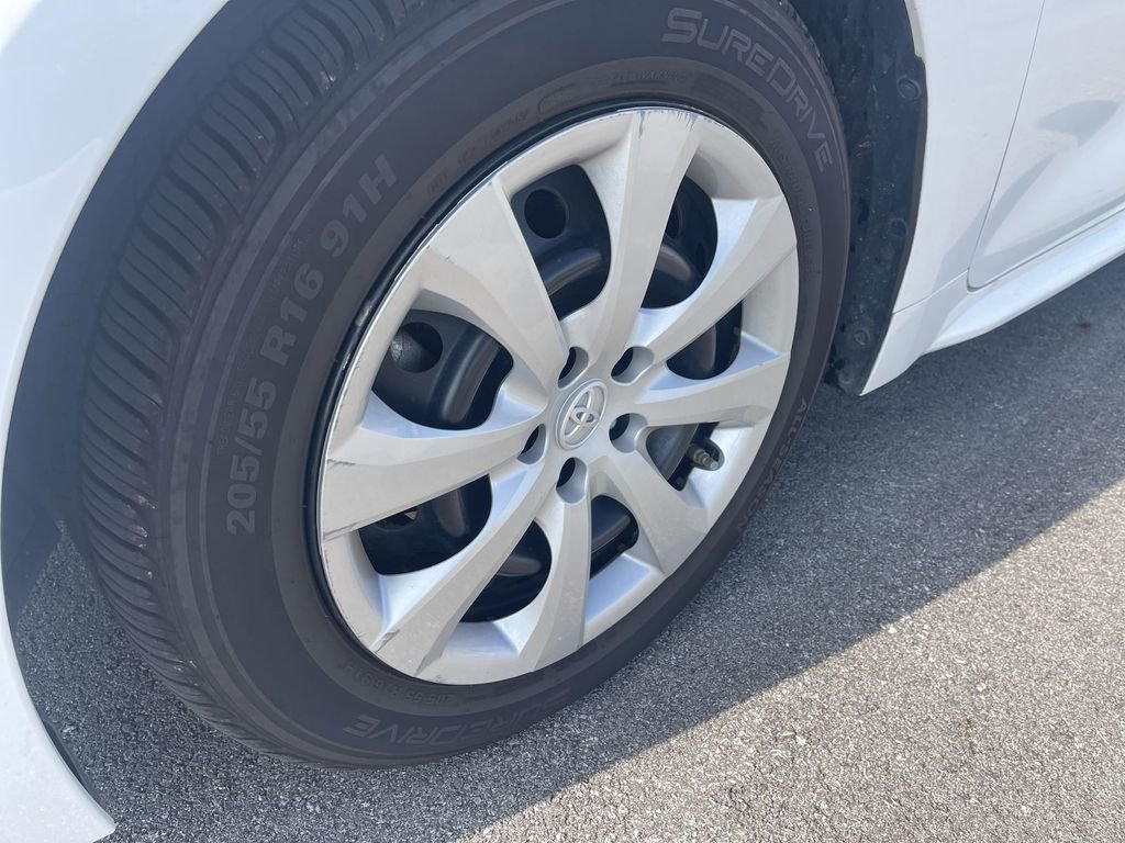 2023 Toyota Corolla LE photo 2