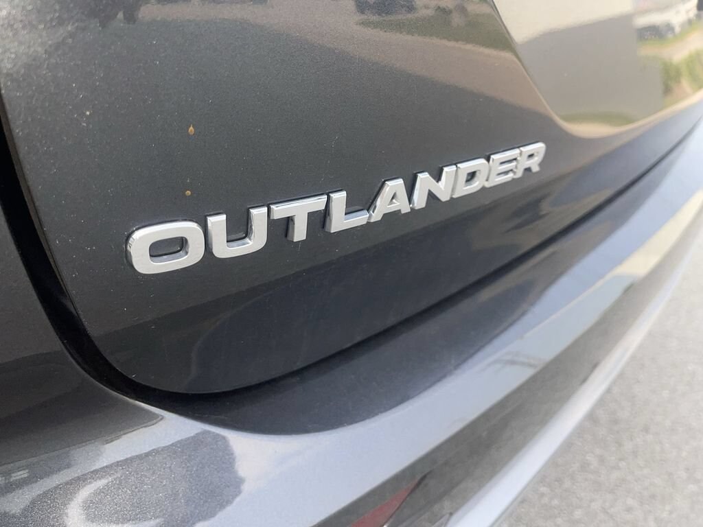 Used 2025 Mitsubishi Outlander SE